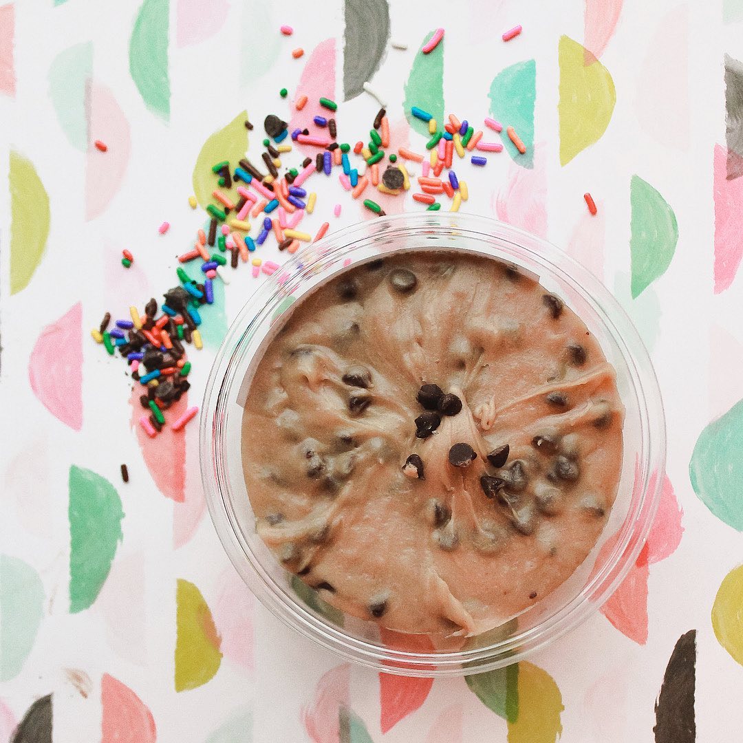 Kelly's Famous Edible Cookie Dough - 10oz - Chocolate Chip